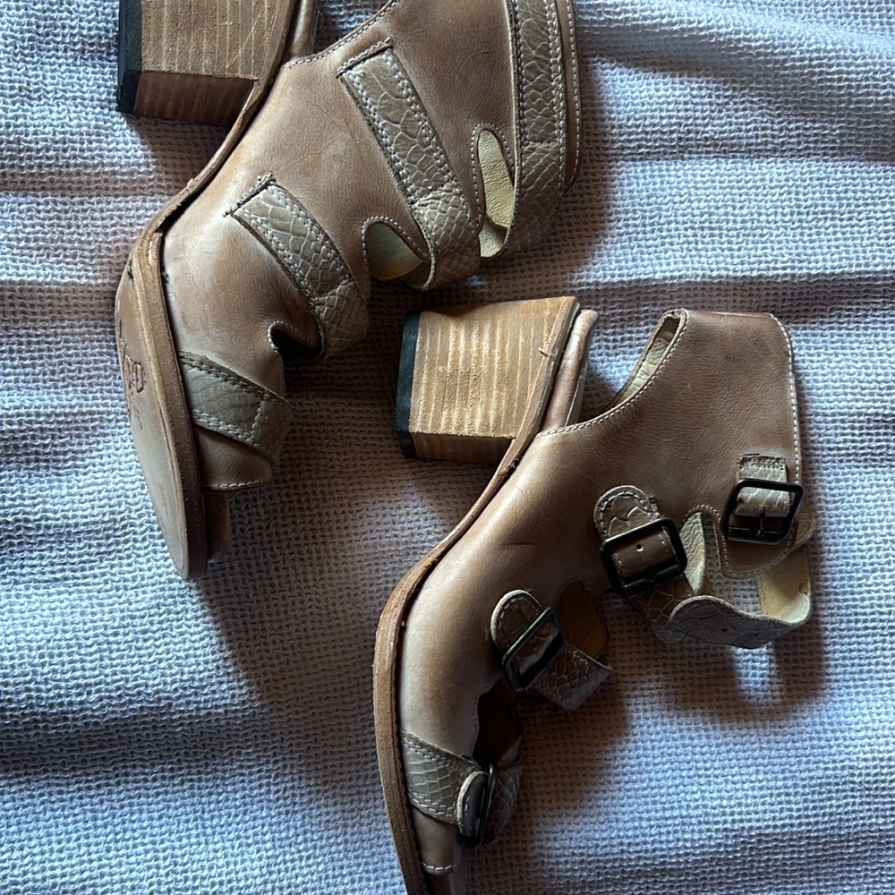 Women's Tan Leather Heeled Sandals